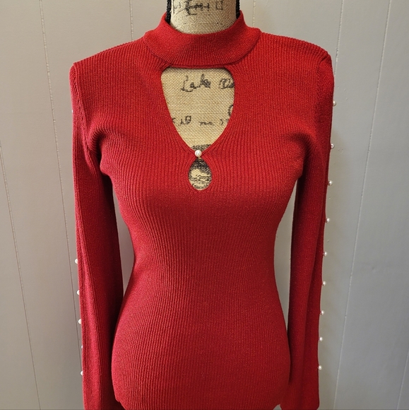 QUESTIONS XL RED SPARKLES SWEATER WITH PEARLS - Picture 2 of 5